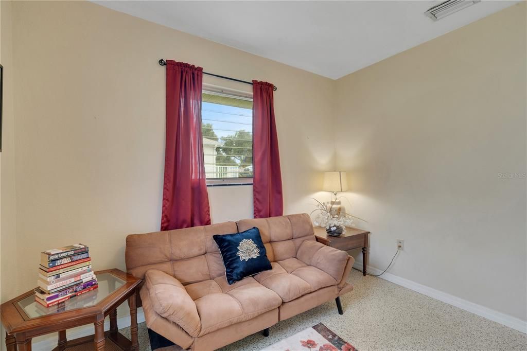 For Sale: $264,900 (3 beds, 2 baths, 1068 Square Feet)