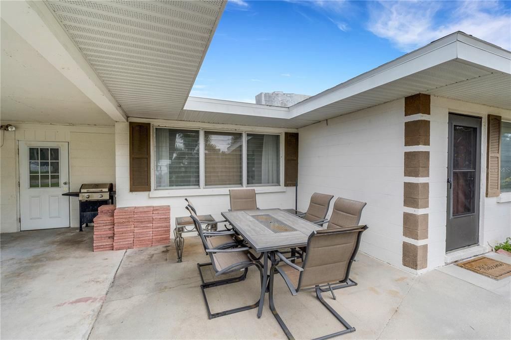For Sale: $264,900 (3 beds, 2 baths, 1068 Square Feet)