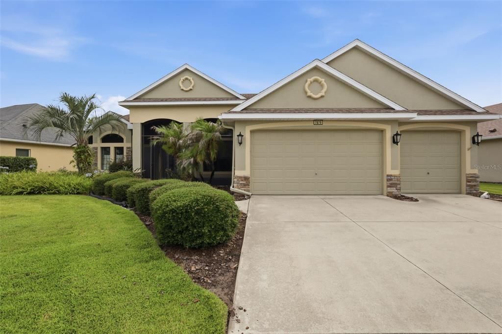 For Sale: $545,000 (3 beds, 2 baths, 2455 Square Feet)