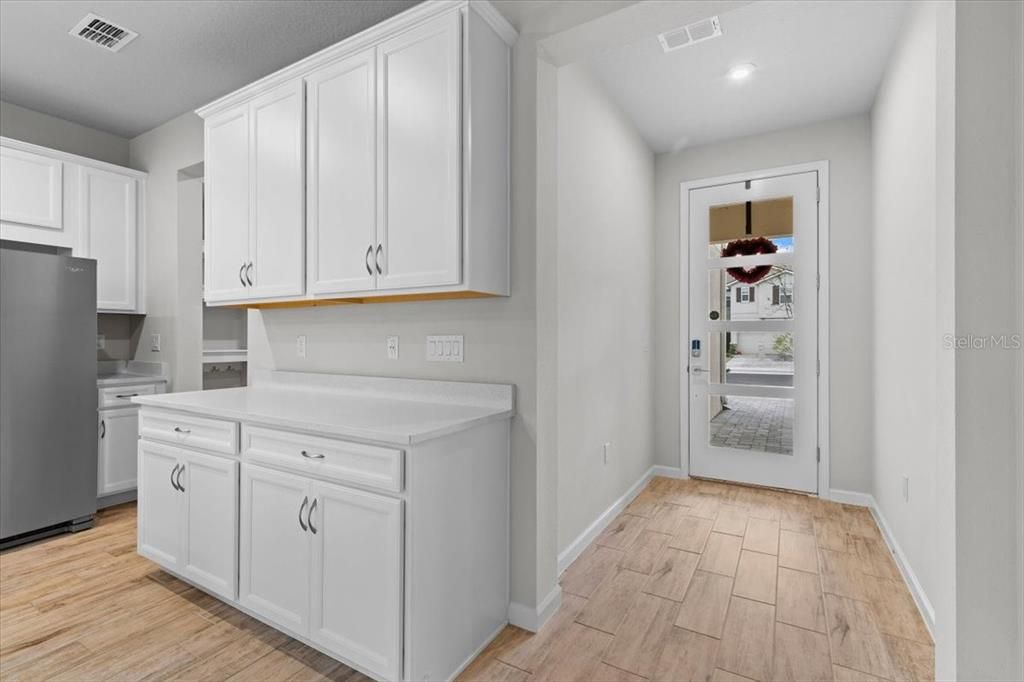For Rent: $2,100 (3 beds, 2 baths, 1667 Square Feet)