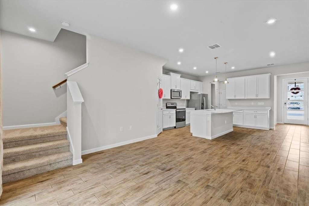 For Rent: $2,100 (3 beds, 2 baths, 1667 Square Feet)