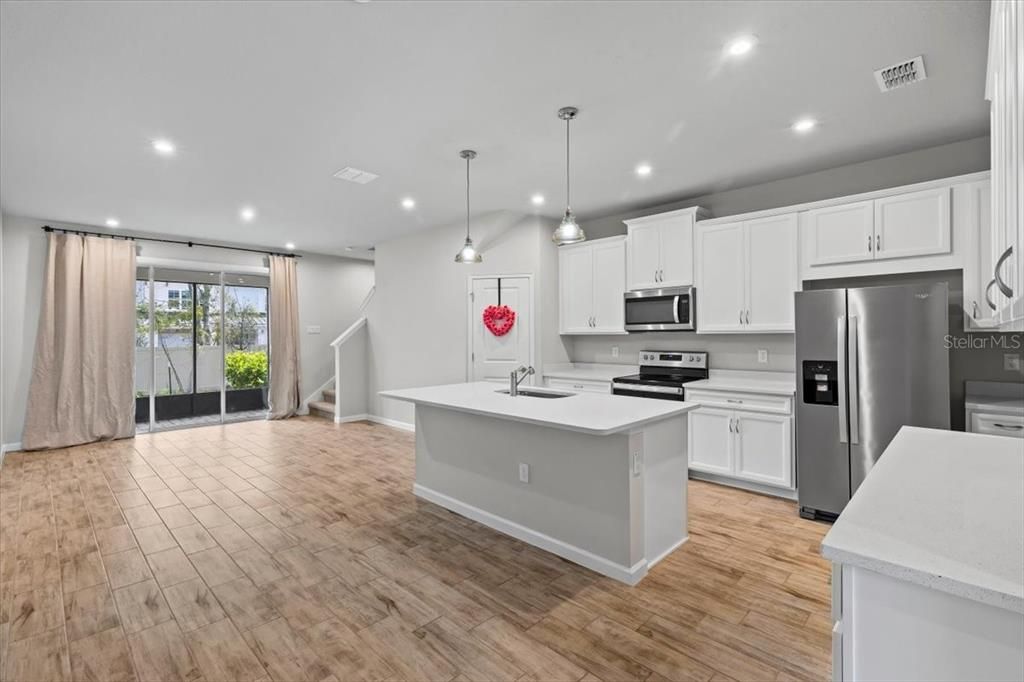 For Rent: $2,100 (3 beds, 2 baths, 1667 Square Feet)