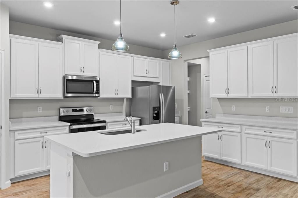 For Rent: $2,100 (3 beds, 2 baths, 1667 Square Feet)