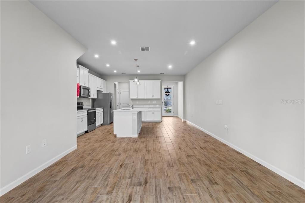 For Rent: $2,100 (3 beds, 2 baths, 1667 Square Feet)