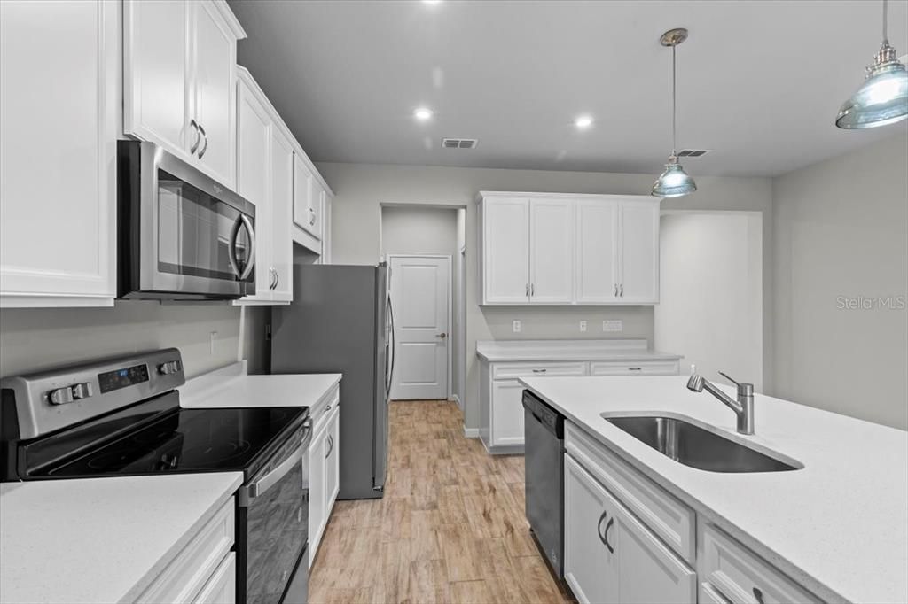 For Rent: $2,100 (3 beds, 2 baths, 1667 Square Feet)