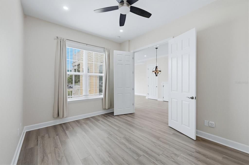 En Venta: $829,000 (3 camas, 3 baños, 1592 Pies cuadrados)