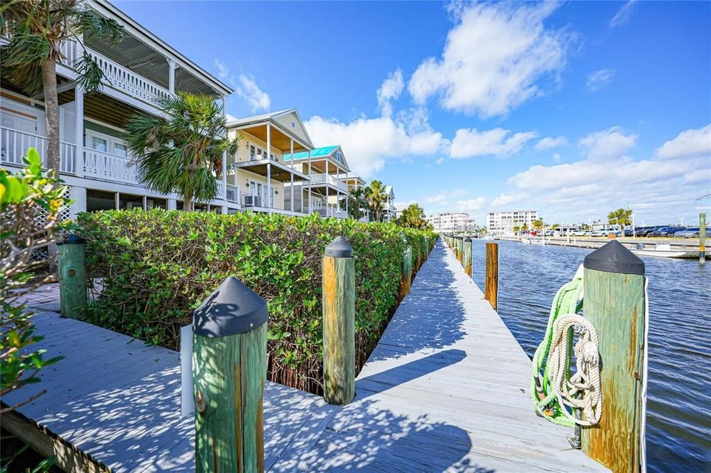 En Venta: $829,000 (3 camas, 3 baños, 1592 Pies cuadrados)