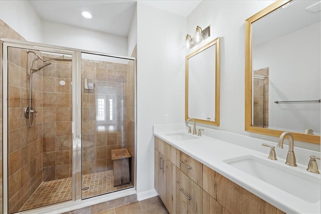 En Venta: $829,000 (3 camas, 3 baños, 1592 Pies cuadrados)