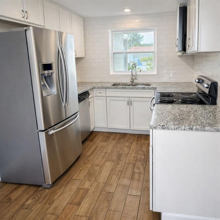 For Sale: $325,000 (3 beds, 1 baths, 984 Square Feet)