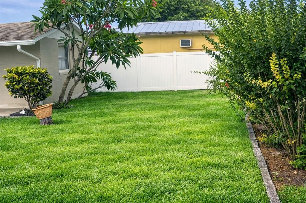 For Sale: $325,000 (3 beds, 1 baths, 984 Square Feet)