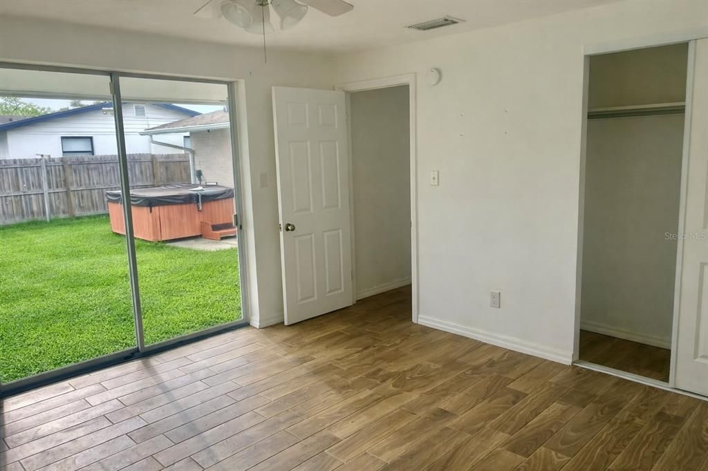 For Sale: $325,000 (3 beds, 1 baths, 984 Square Feet)
