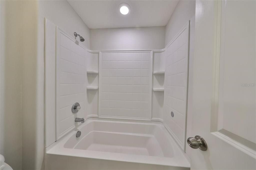 En Renta: $2,600 (4 camas, 3 baños, 2184 Pies cuadrados)
