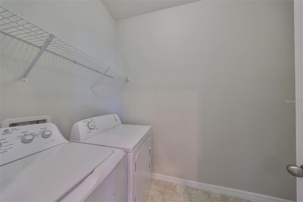 En Renta: $2,600 (4 camas, 3 baños, 2184 Pies cuadrados)