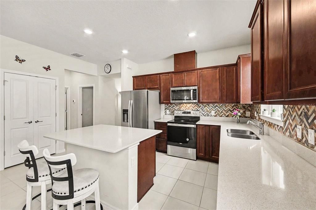 For Sale: $324,000 (3 beds, 2 baths, 1559 Square Feet)