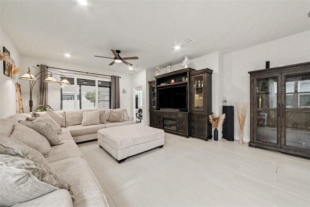 For Sale: $324,000 (3 beds, 2 baths, 1559 Square Feet)