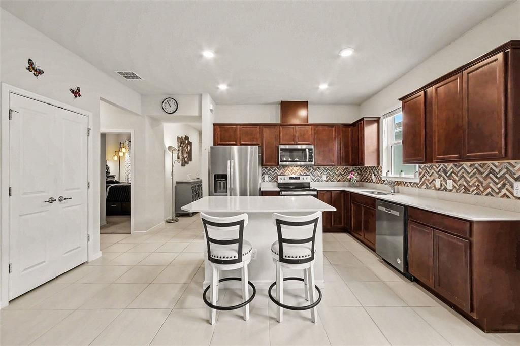 For Sale: $324,000 (3 beds, 2 baths, 1559 Square Feet)
