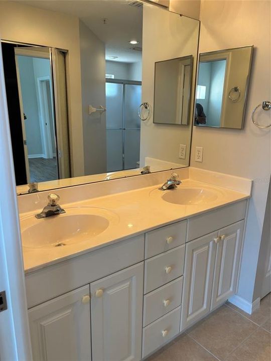В аренду: $2,200 (2 спален, 2 ванн, 1346 Квадратных фут)