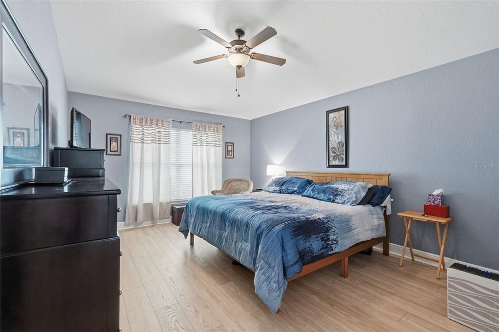 На продажу: $319,999 (3 спален, 2 ванн, 1500 Квадратных фут)