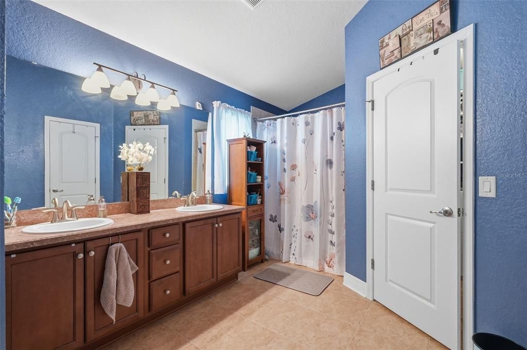 На продажу: $319,999 (3 спален, 2 ванн, 1500 Квадратных фут)