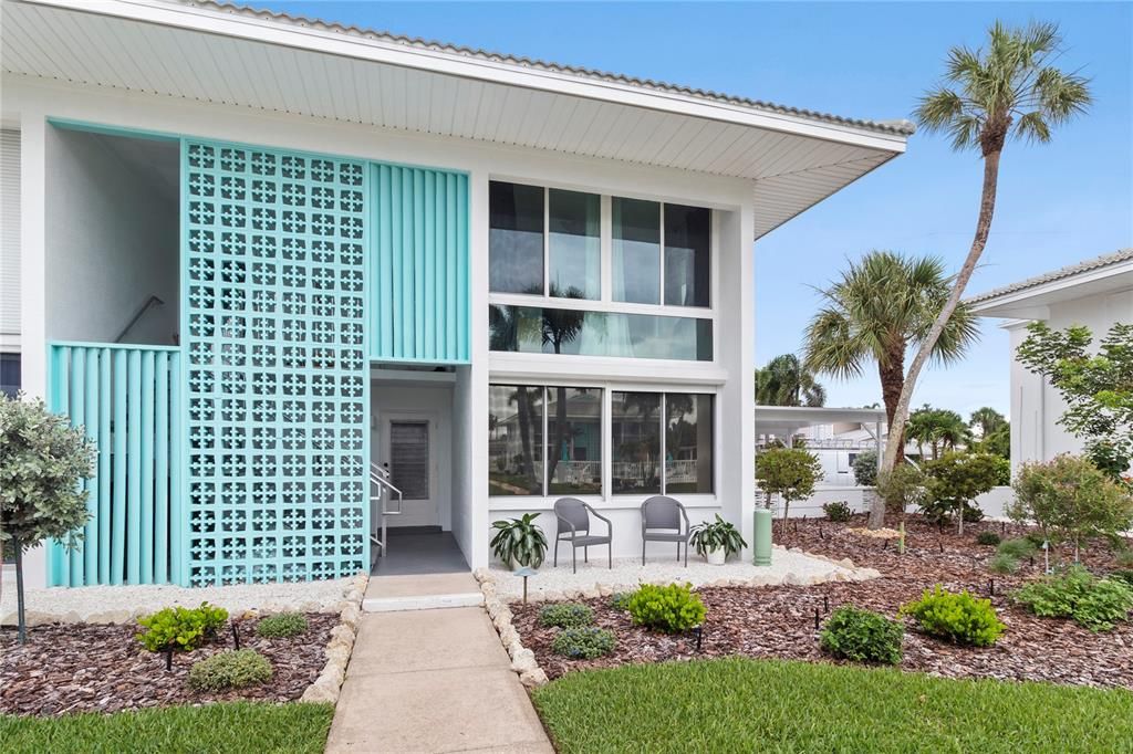 For Sale: $675,000 (1 beds, 1 baths, 810 Square Feet)