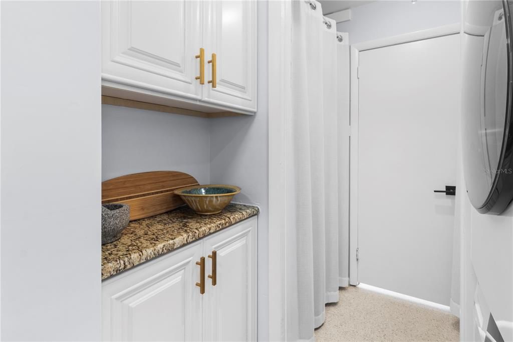For Sale: $675,000 (1 beds, 1 baths, 810 Square Feet)