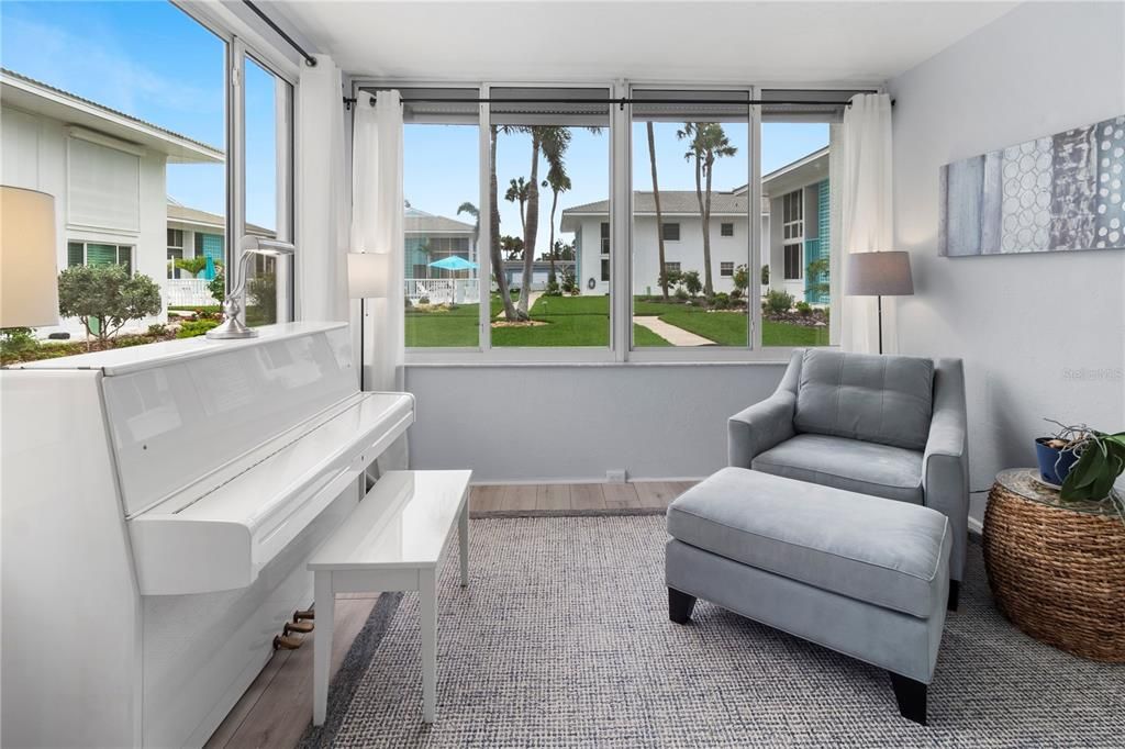 For Sale: $675,000 (1 beds, 1 baths, 810 Square Feet)