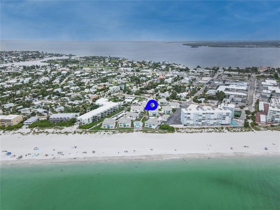 For Sale: $675,000 (1 beds, 1 baths, 810 Square Feet)