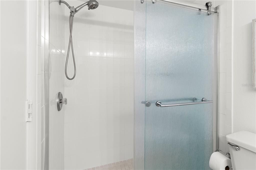 For Sale: $675,000 (1 beds, 1 baths, 810 Square Feet)
