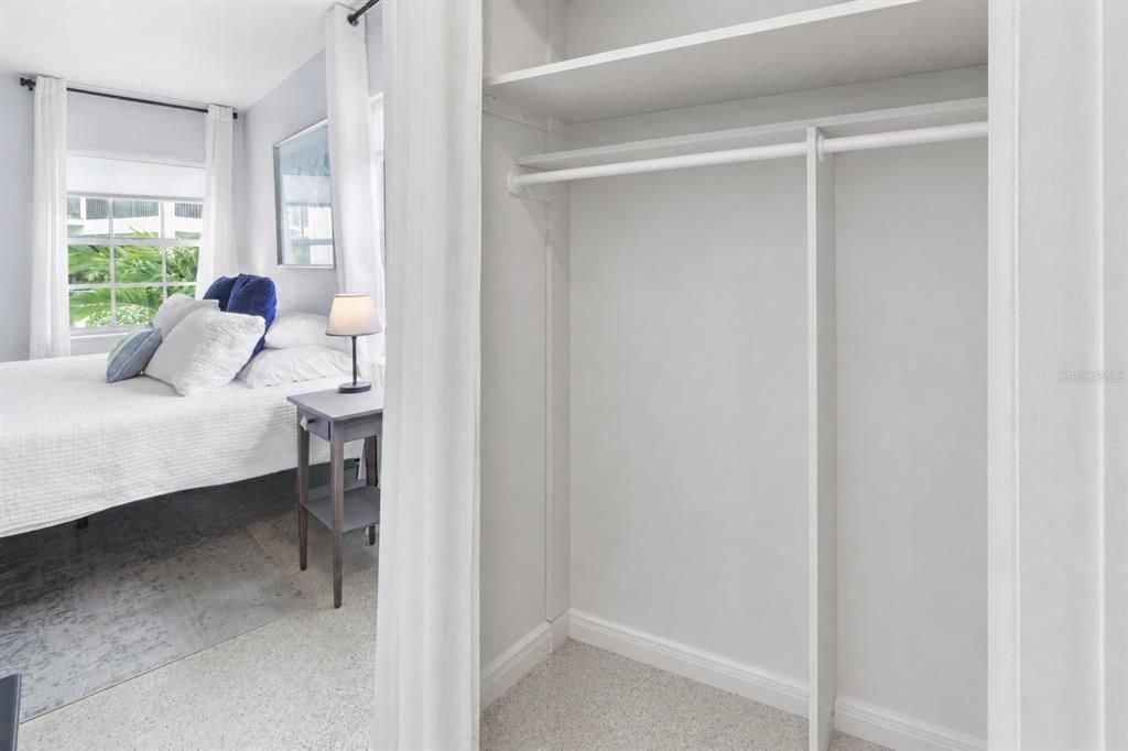 For Sale: $675,000 (1 beds, 1 baths, 810 Square Feet)