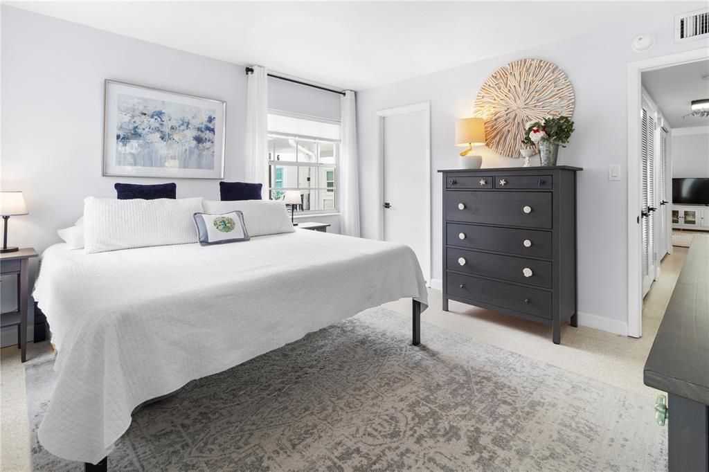For Sale: $675,000 (1 beds, 1 baths, 810 Square Feet)