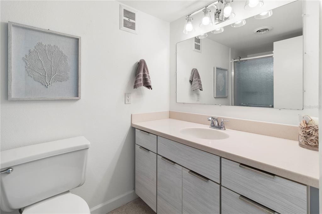 For Sale: $675,000 (1 beds, 1 baths, 810 Square Feet)