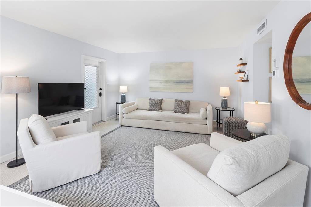 For Sale: $675,000 (1 beds, 1 baths, 810 Square Feet)