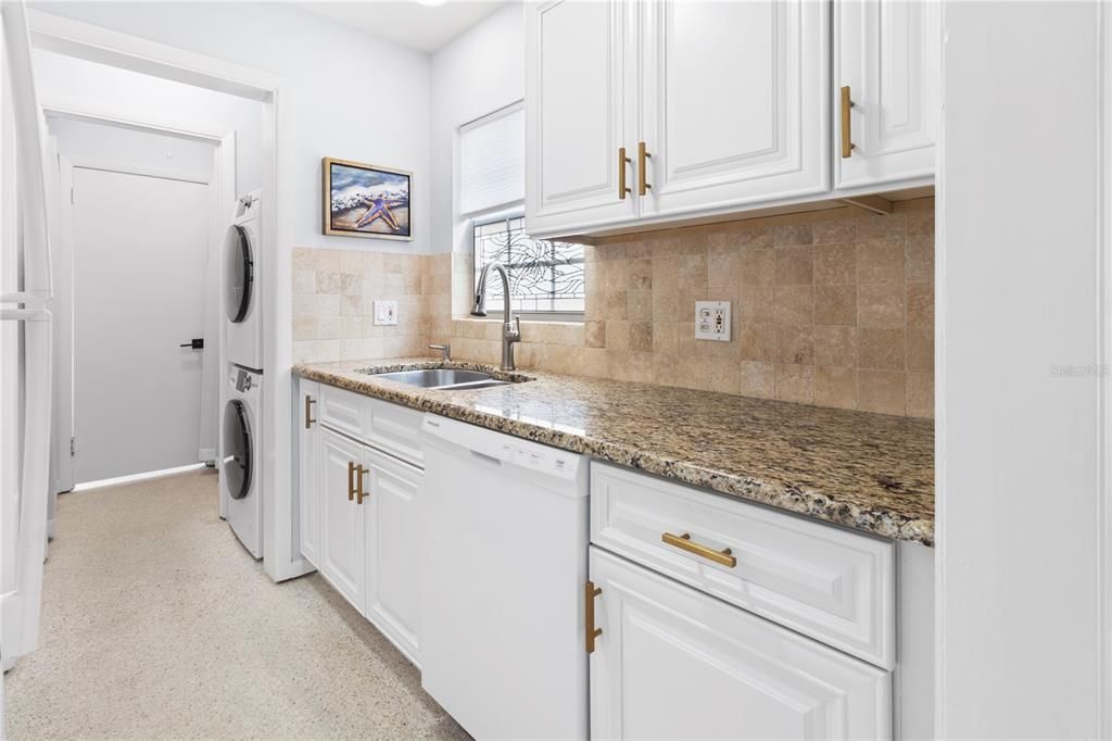 For Sale: $675,000 (1 beds, 1 baths, 810 Square Feet)