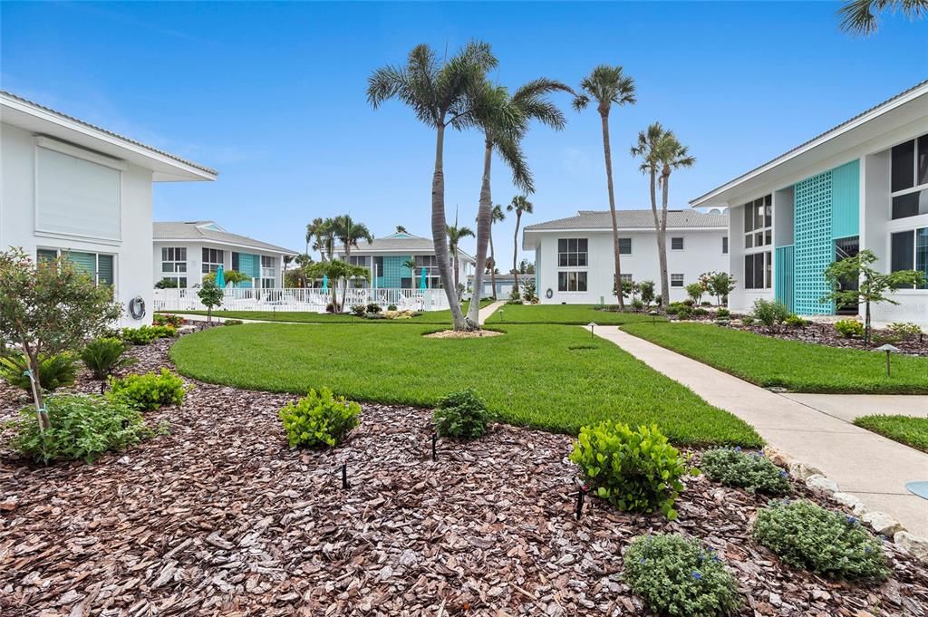 For Sale: $675,000 (1 beds, 1 baths, 810 Square Feet)