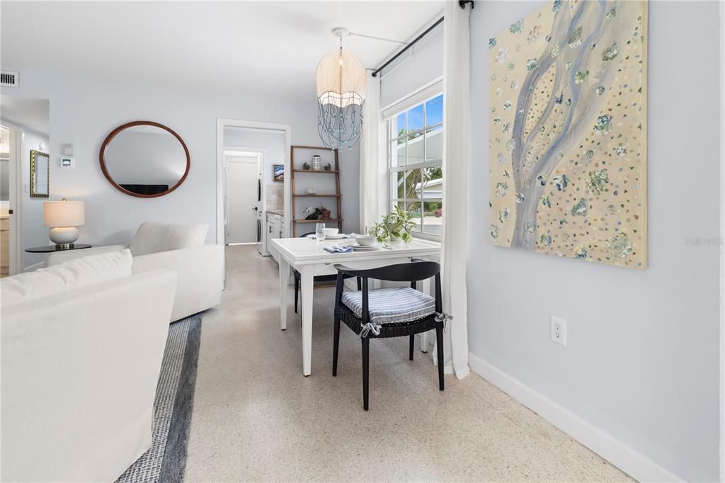 For Sale: $675,000 (1 beds, 1 baths, 810 Square Feet)