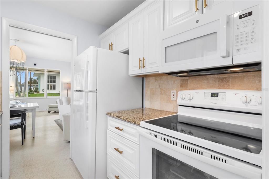 For Sale: $675,000 (1 beds, 1 baths, 810 Square Feet)