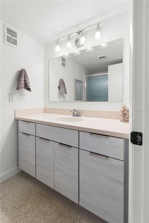 For Sale: $675,000 (1 beds, 1 baths, 810 Square Feet)