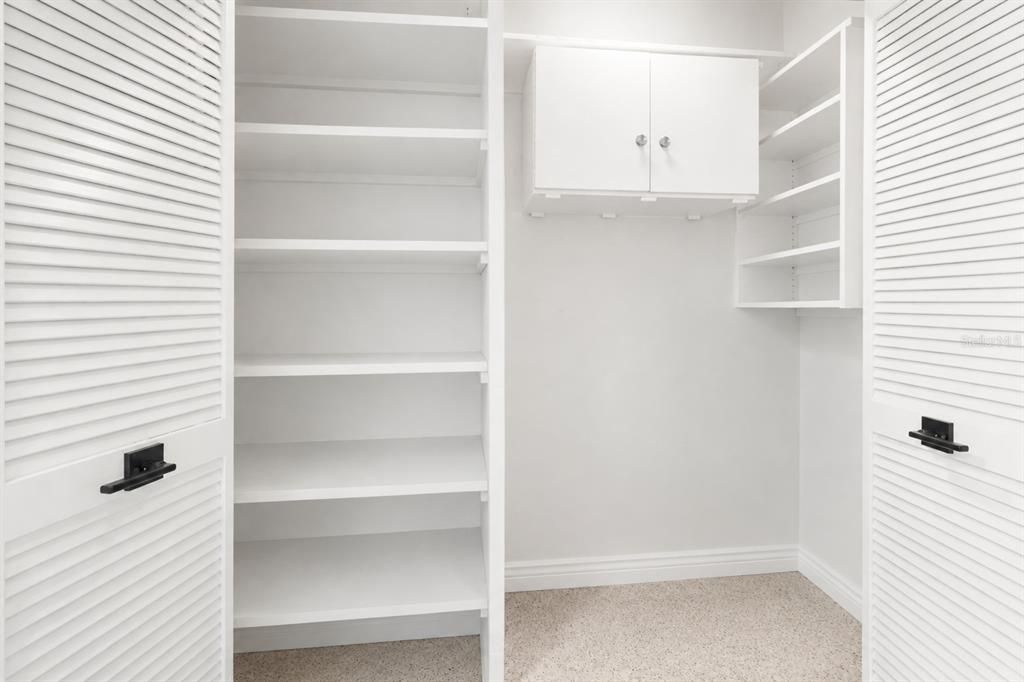 For Sale: $675,000 (1 beds, 1 baths, 810 Square Feet)