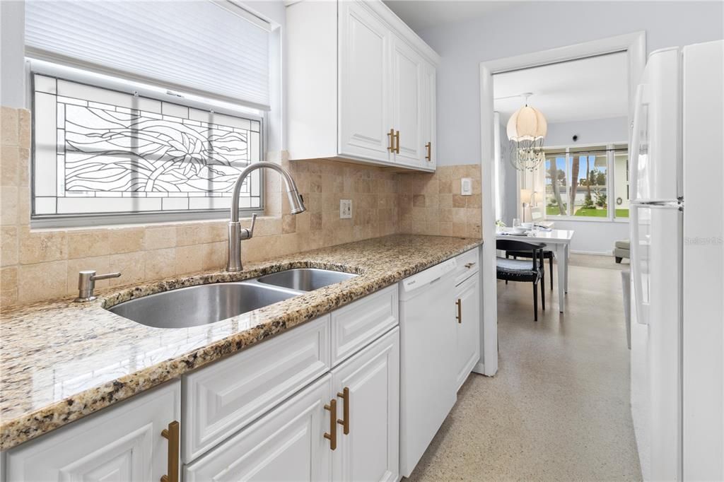 For Sale: $675,000 (1 beds, 1 baths, 810 Square Feet)