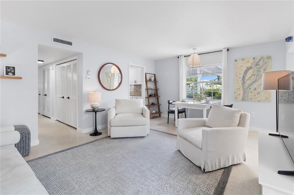 For Sale: $675,000 (1 beds, 1 baths, 810 Square Feet)