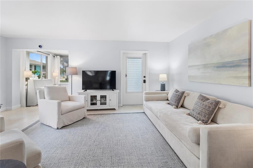 For Sale: $675,000 (1 beds, 1 baths, 810 Square Feet)