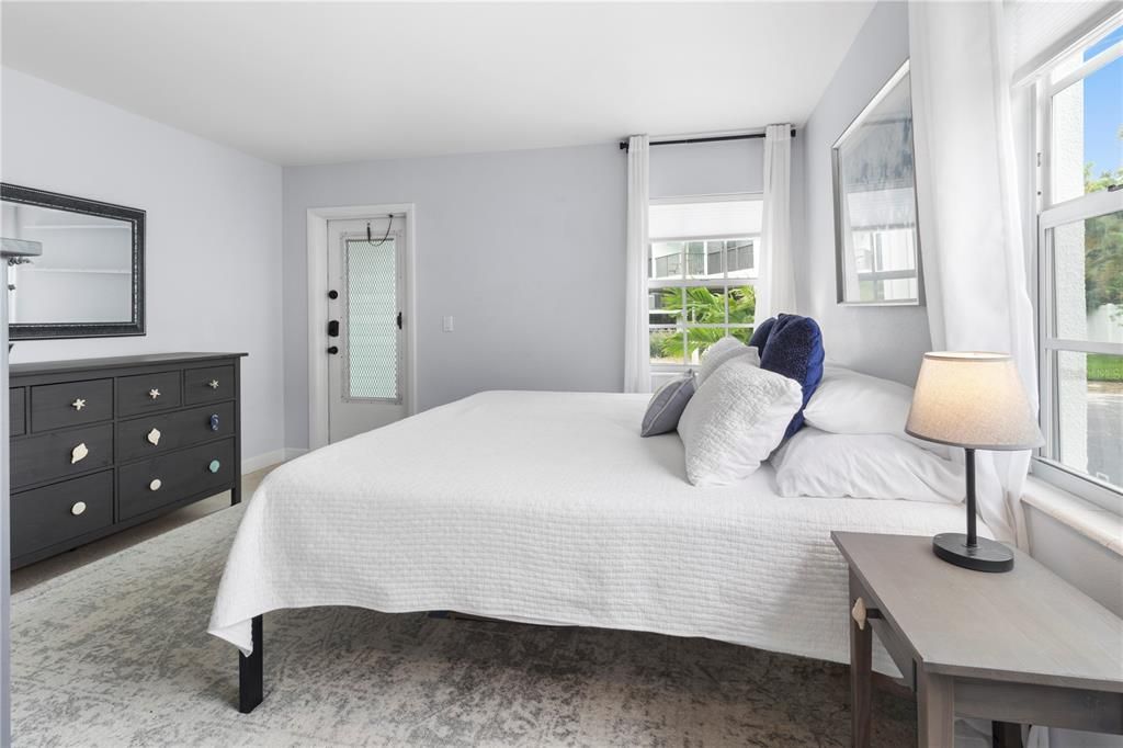 For Sale: $675,000 (1 beds, 1 baths, 810 Square Feet)