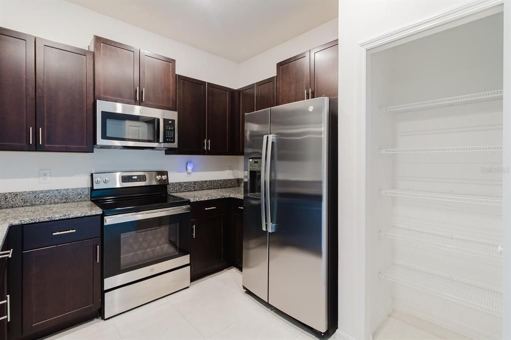 В аренду: $2,250 (3 спален, 2 ванн, 1701 Квадратных фут)