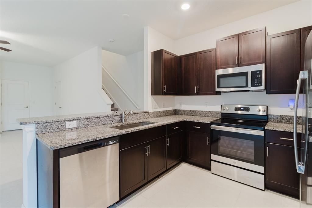 В аренду: $2,250 (3 спален, 2 ванн, 1701 Квадратных фут)
