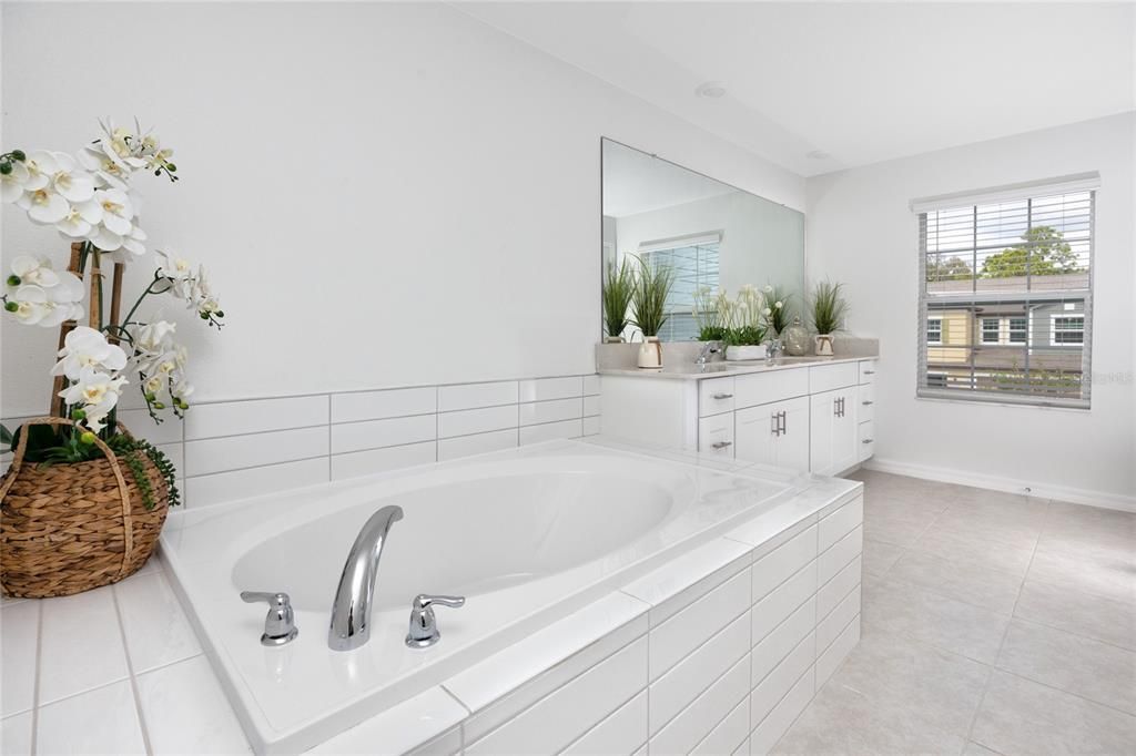 For Rent: $2,500 (3 beds, 2 baths, 2319 Square Feet)