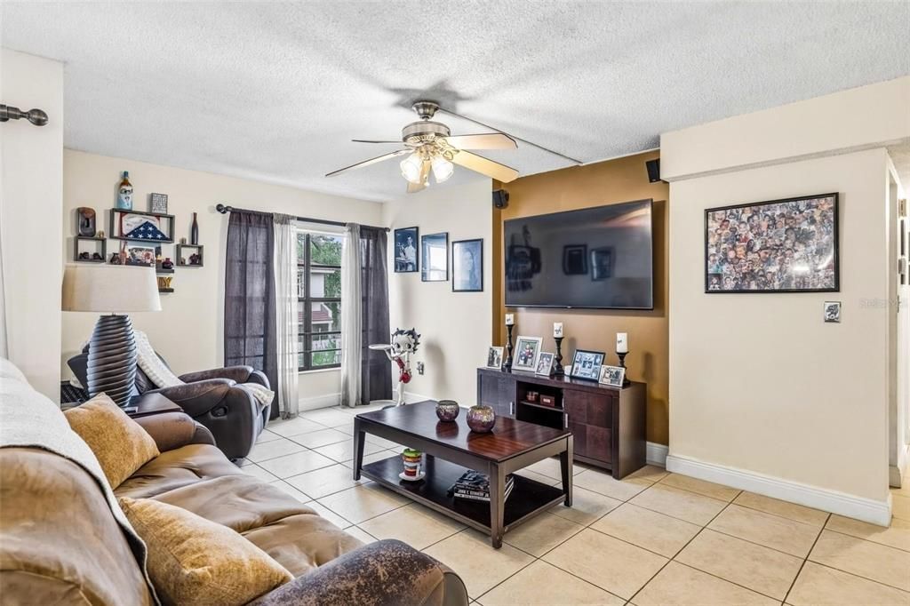 For Sale: $335,000 (3 beds, 2 baths, 1600 Square Feet)
