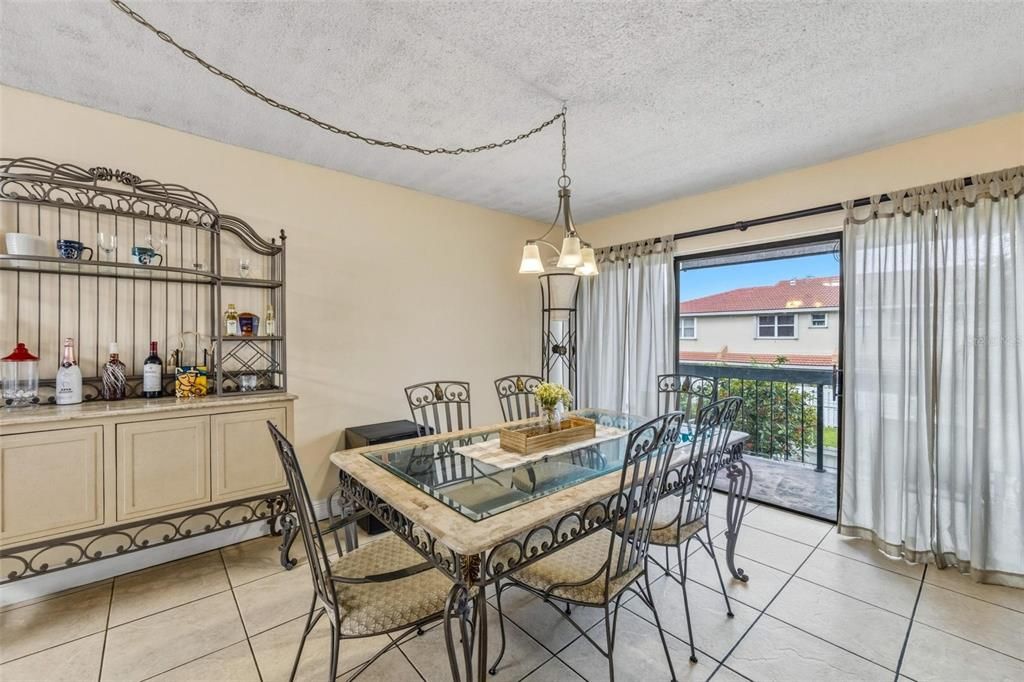 For Sale: $335,000 (3 beds, 2 baths, 1600 Square Feet)