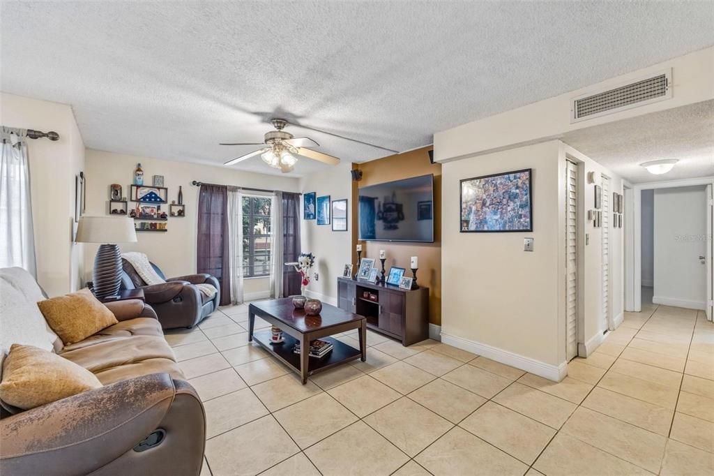 For Sale: $335,000 (3 beds, 2 baths, 1600 Square Feet)