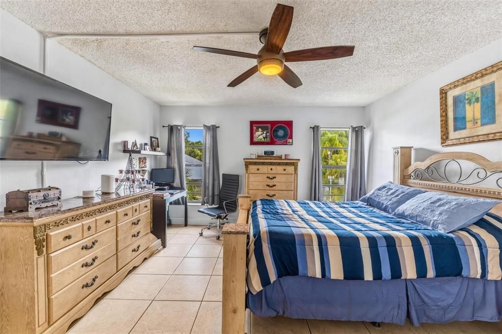 For Sale: $335,000 (3 beds, 2 baths, 1600 Square Feet)