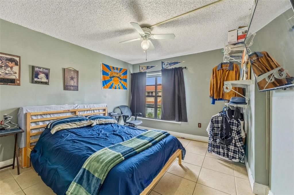 For Sale: $335,000 (3 beds, 2 baths, 1600 Square Feet)